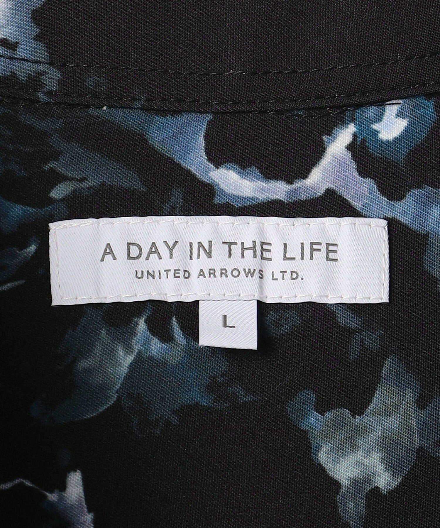 フラワープリント フォーム レギュラーカラーシャツ<A DAY IN THE LIFE>